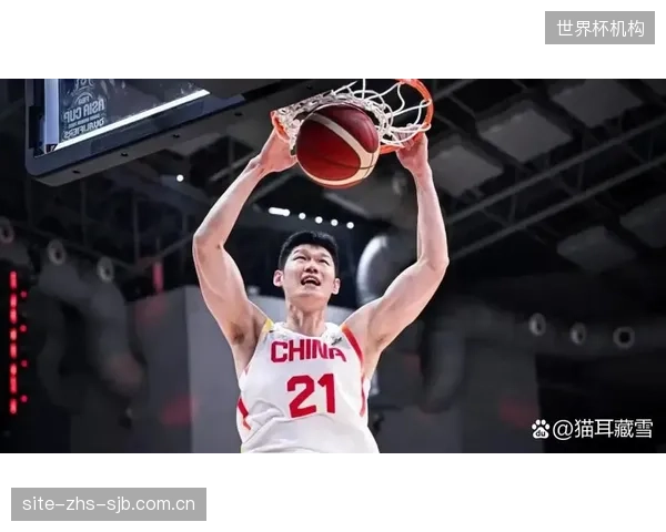 周琦缺席掏空国家队内线，胡金秋需承担更多护框和得分重任。